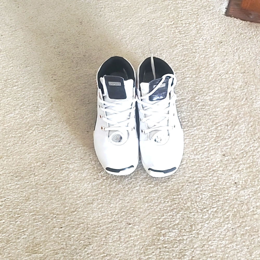 Jordans size 10 White snakeskin